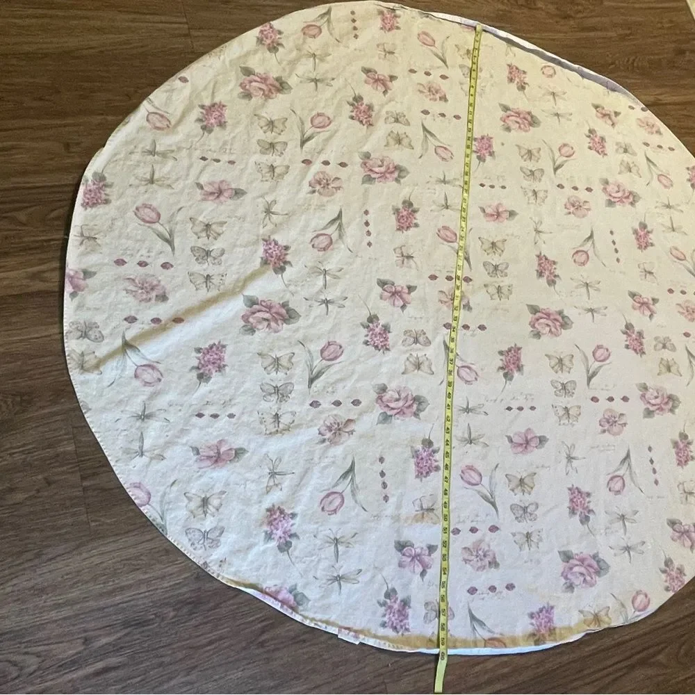 Vintage Floral Oval Tablecloth Butterflies Flowers Ladybugs White Pink Green